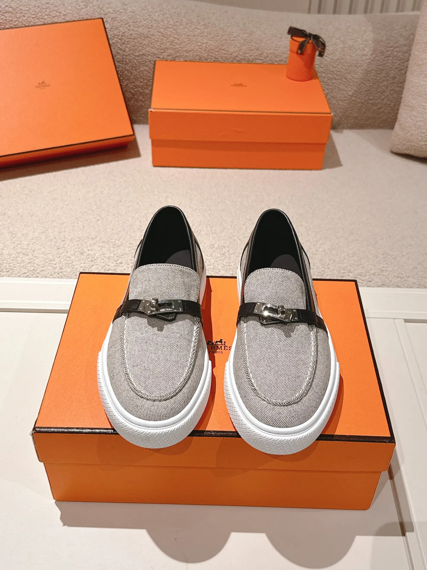 Men's shoes 💰640💰 Hermes# New Kelly buckle thick-soled loafers. Upper: cowhide/suede material. Lining: sheepskin lining. Outsole: exclusive molded outsole. Size: women's size 35-40, men's size 39-45 (female 41/male 46 customized, non-refundable)